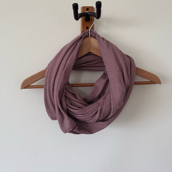 lululemon Customizable Infinity Snap Scarf - Picture 3 of 6